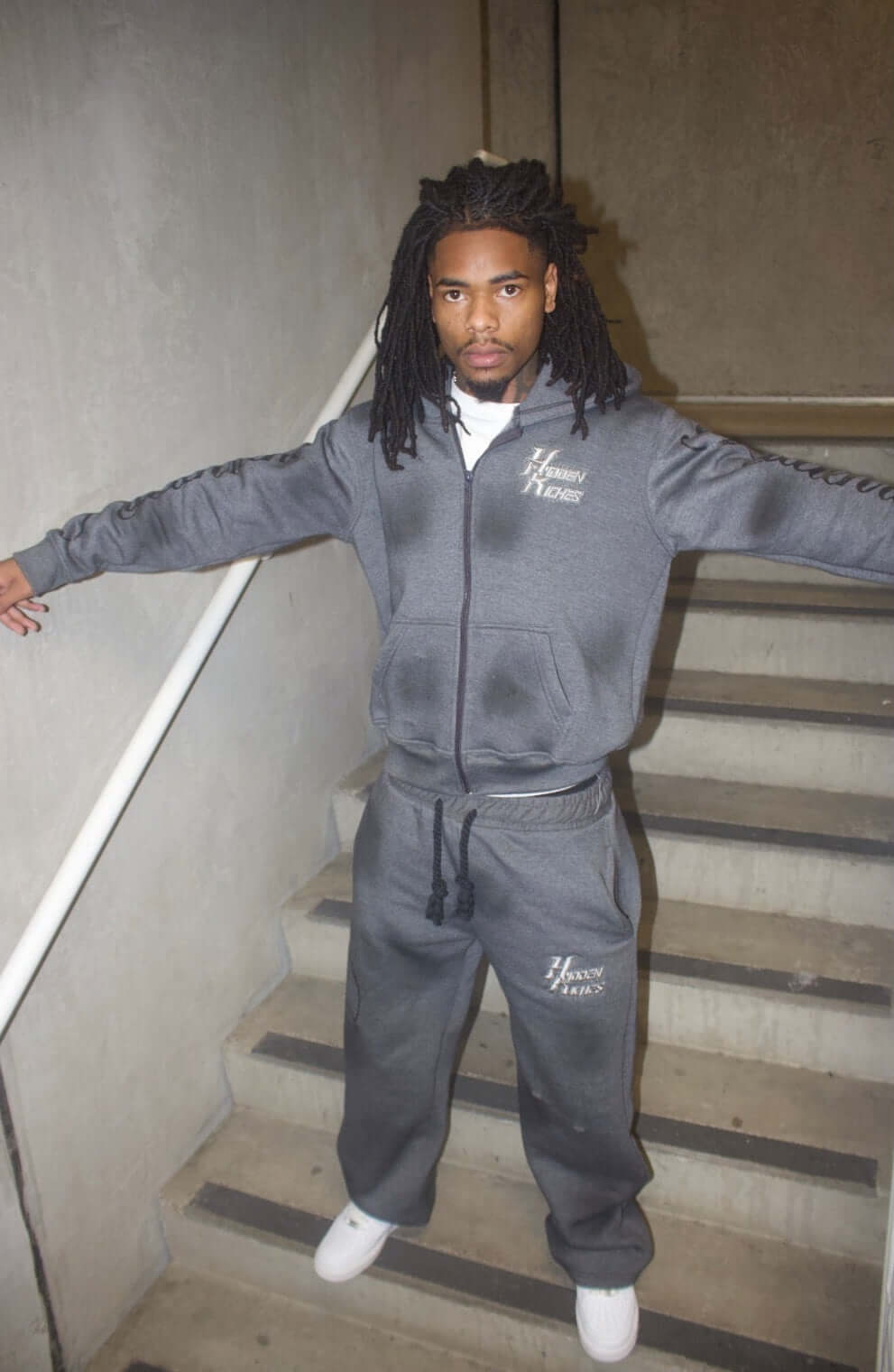 Boys grey Hiddenriches set
