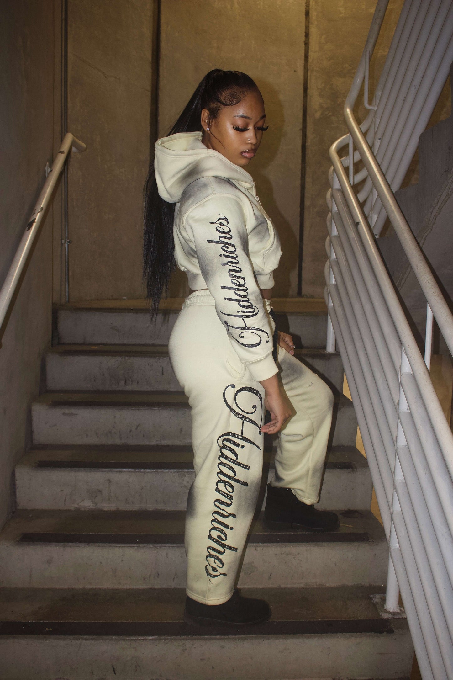 Girls cream Hiddenriches set